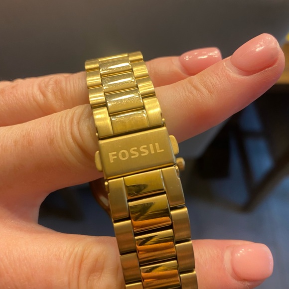 Classic Gold Plated Fossil Watch - Picture 4 of 7